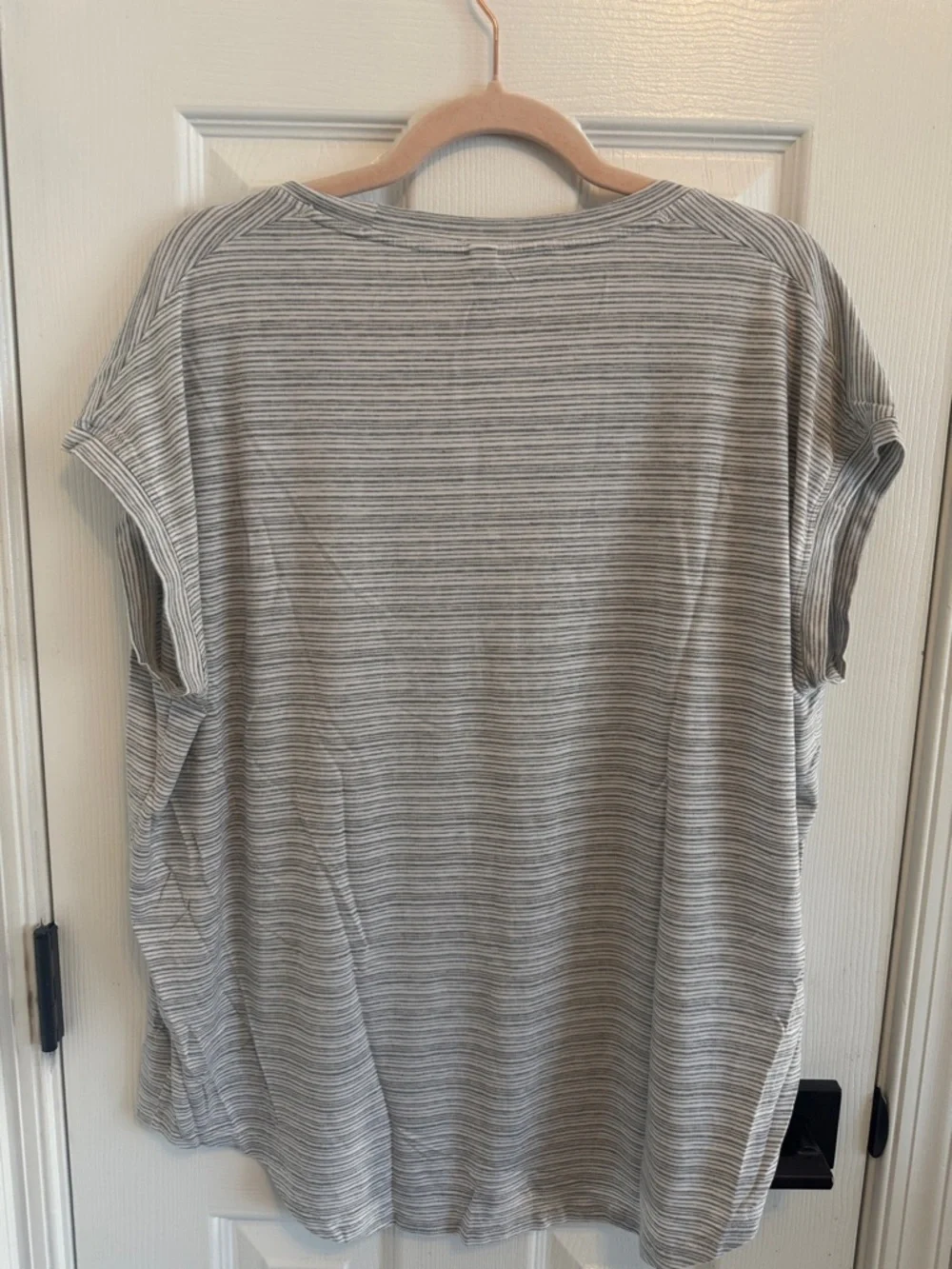 Athleta Cloudlight Stratus Tee Sleeveless Gray Striped Top Size XL - Picture 6 of 6